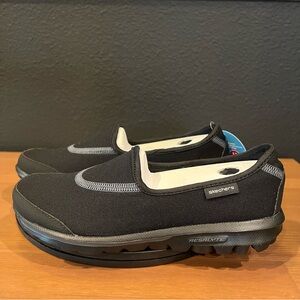 Skechers Women’s Black Slip On 13510 Go Walk Original Sneakers Size 5.5